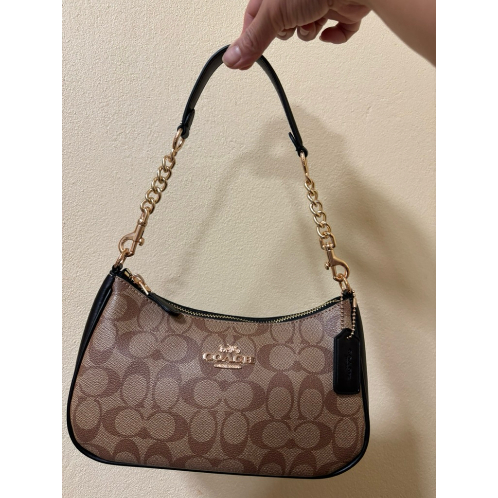 COACH Teri Shoulder Bag 👜 มี 2หนังสั้นสะพายไหล่ถอดได้ได้ ขนาด: 9 1/2" (L) x 6" (H) x 3" (W)