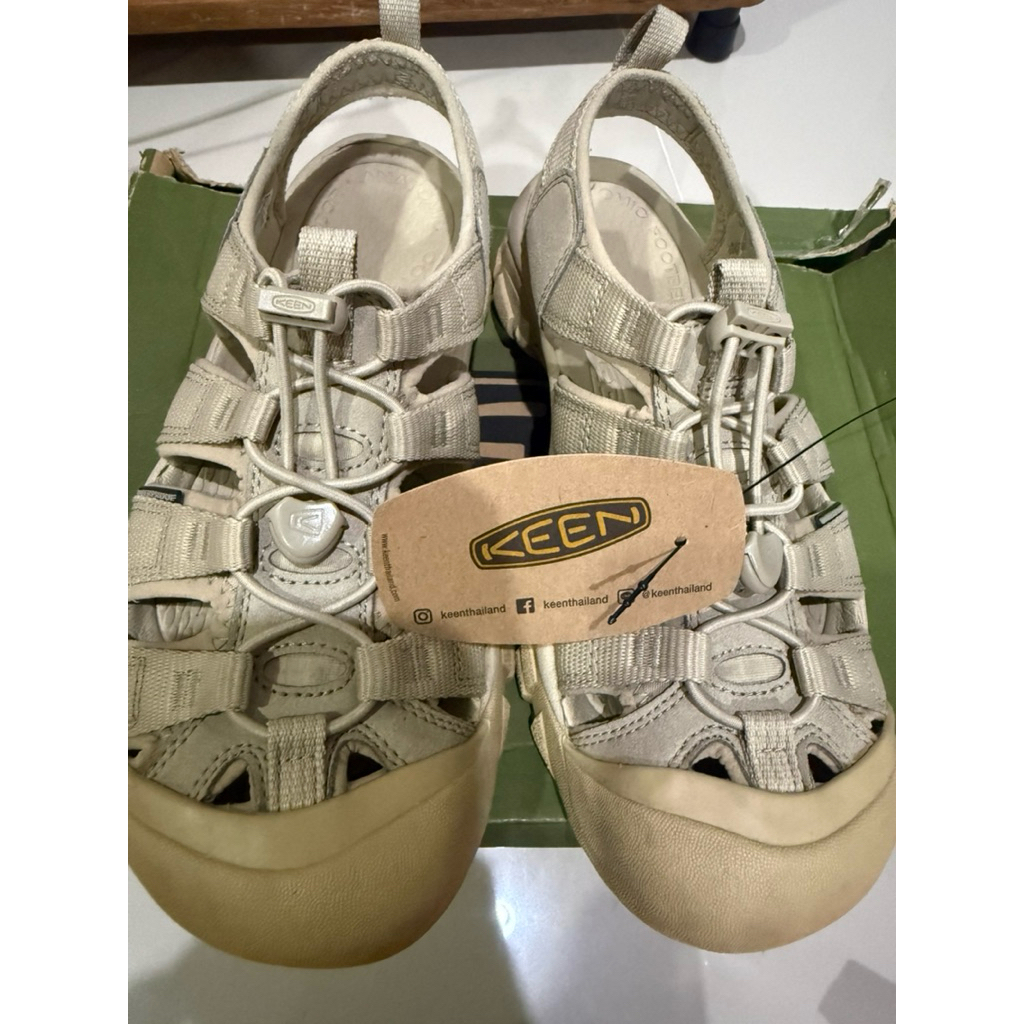 รองเท้า KEEN รัดส้น  สีครีม