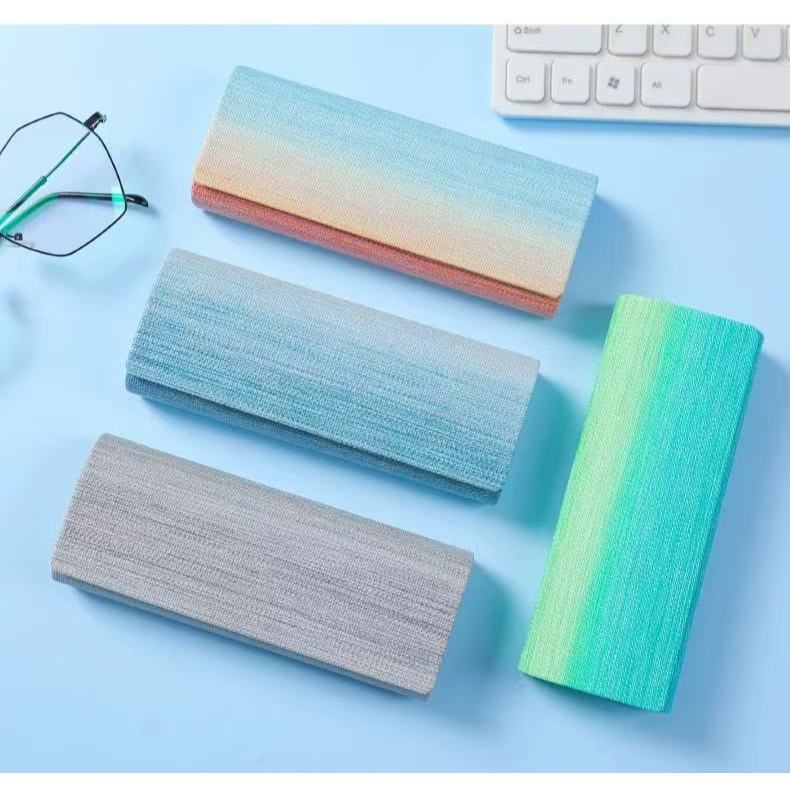กล่องแว่นตา กล่องใส่แว่นตา สีรุ้ง สีไล่ระดับสี พกพาสะดวก มีสไตล์ และทนทานต่อแรงกระแทก กล่องของขวัญ 15.5*6*3.6CM