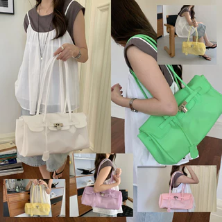 พร้อมจัดส่ง🚚กระเป๋า Jelly Bag Shoulder🎨10 สี PVC กระเป๋าเจลลี่สุดฮิตตอนนี้ Jelly กระเป๋าสะพายไหล่ กระเป๋าโท้ท Kiiikiii