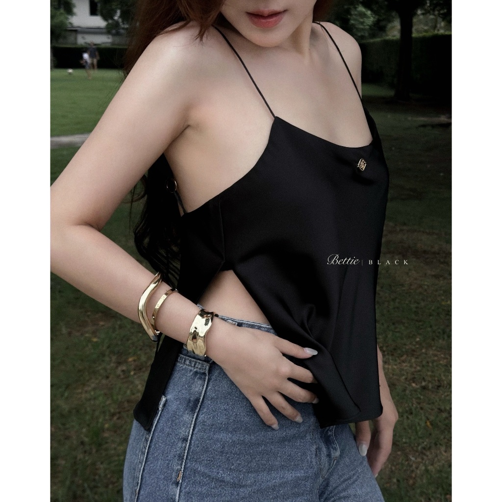 BETTIE  b a s i c   s a t i n ( พร้อมส่ง ) / นางแบบอก 32 ใส่ S