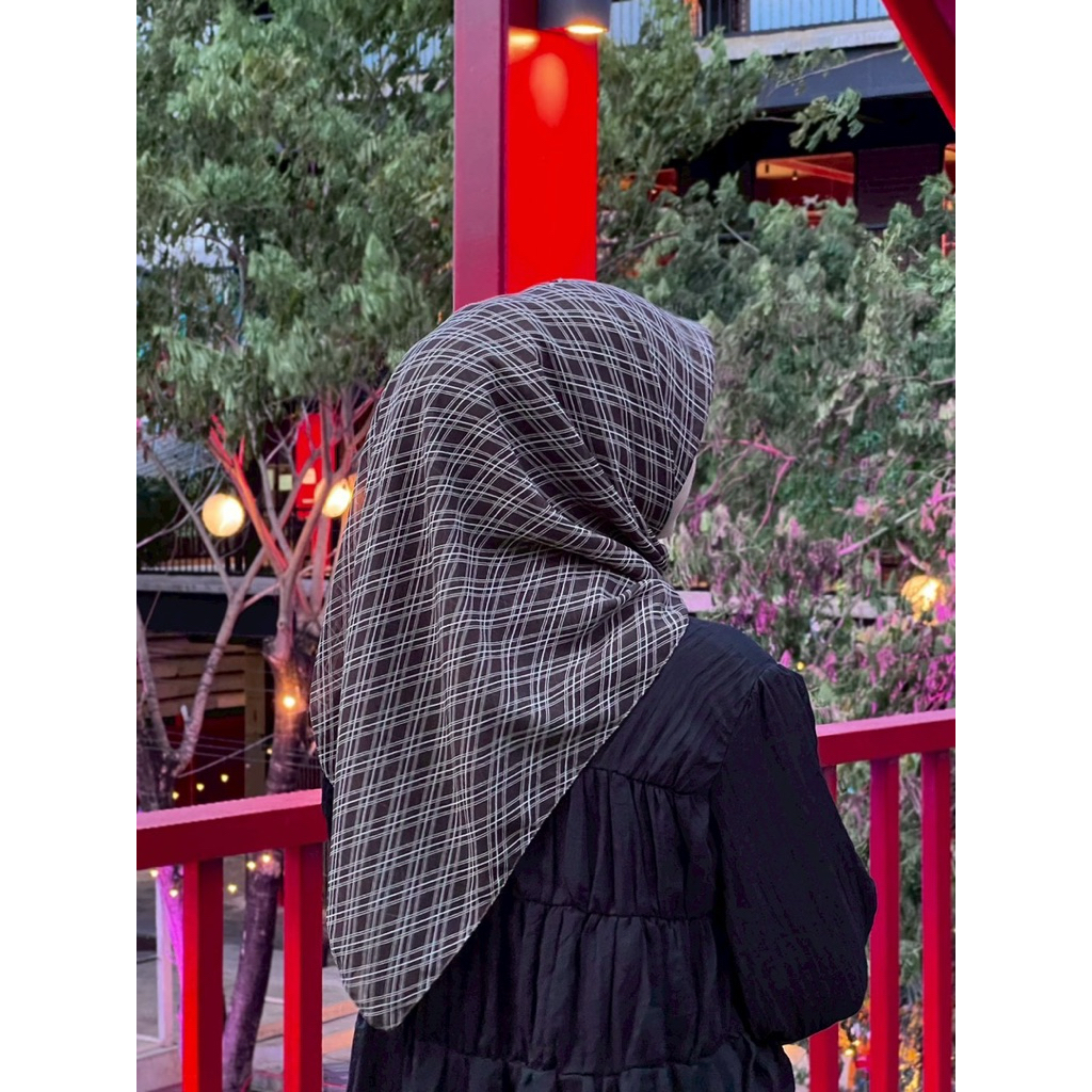 ผ้าสามเหลี่ยมลาย ทรงสวย คลุมง่าย