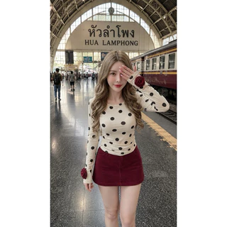 ชุดเซท 2 ชิ้น เสื้อแขนยาว แต่งดอกกุหลาบ กระโปรงแดง