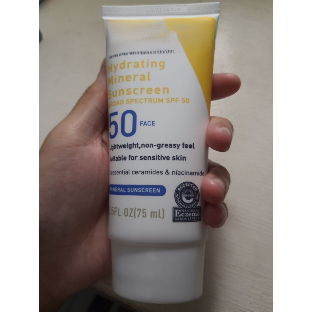 คุณภาพดี ครีมกันแดดหน้า SPF50+ PA+++ 75ml ช่วยบำรุงผิวพร้อมป้องกันแดด