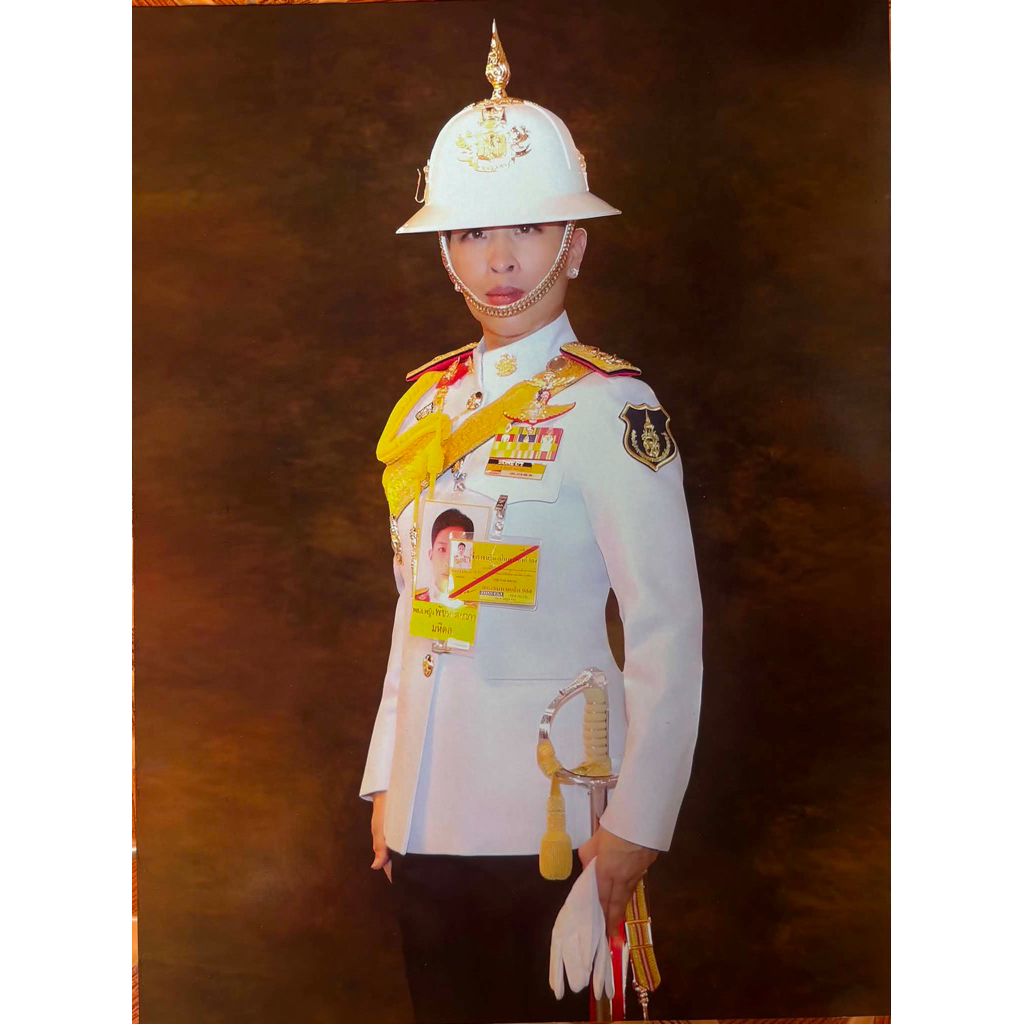 รูปภาพมงคล☯️ภาพองค์ภาฯ เฉพาะภาพเปล่าไม่มีกรอบ ขนาด 15*20นิ้ว