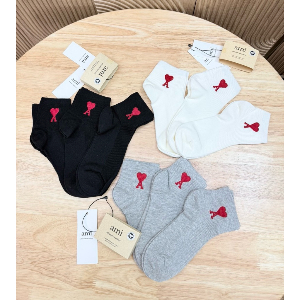 พร้อมส่ง ถุงเท้า A.mi  Ladies Sock ถุงเท้าหุ้มข้อ แพ็ค 3 คู่ ดีเทลปักโลโก้หัวใจ (ดำ/ขาว/เทา)