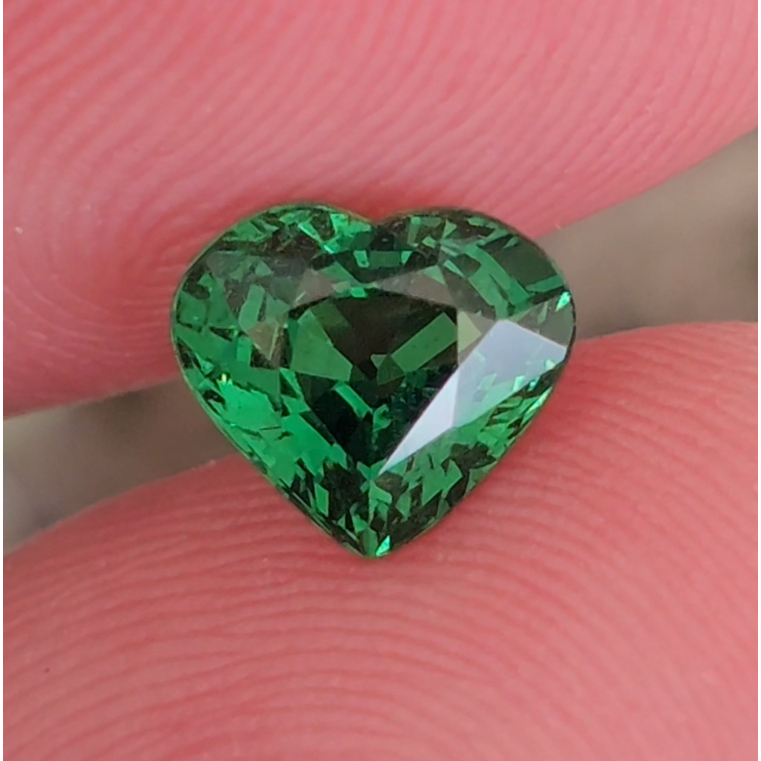 พลอย ซาโวไรท์ Tsavorite Garnet 1.42 กะรัต (Cts.) ดิบ Unheated พร้อมใบเซอร์ อัญมณีมงคลประจําวันเกิด เ