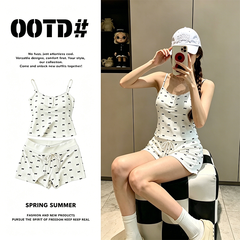 OOTD ชุดเซ็ตผู้หญิง เสื้อสายเดี่ยว+กางเกงขาสั้น ลายโบว์สีดำ ผ้าร่องนุ่ม ใส่สบาย ระบายอากาศดี สไตล์น่ารัก พร้อมส่ง