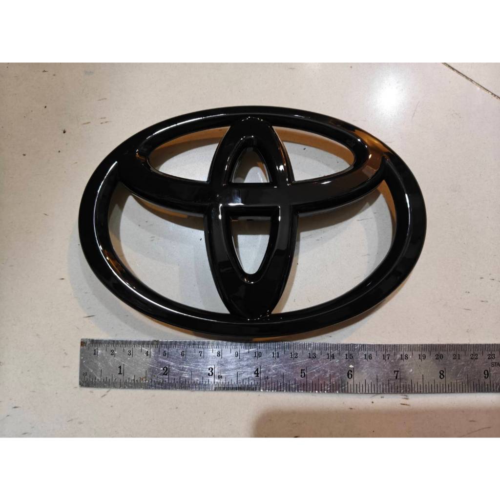 โลโก้หน้ากระจัง revo fortuner 2015 + ขนาด 19 x13 cm จำนวน 1 ตัว การันตีคุณภาพ