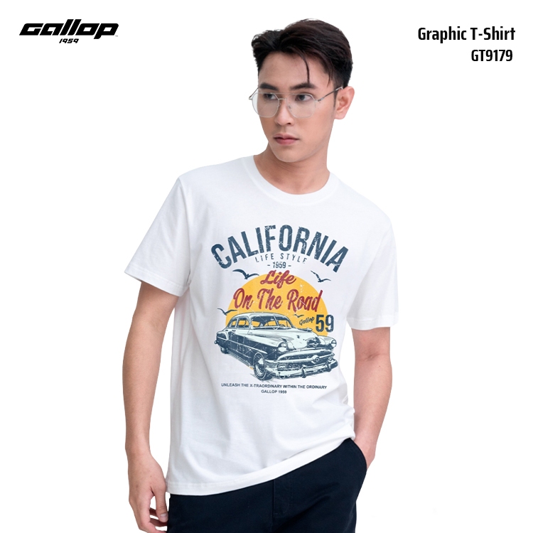 GALLOP Men’s Graphic T-Shirt เสื้อยืดคอกลมลายกราฟิก ทรง Regular Fit (GT9179)