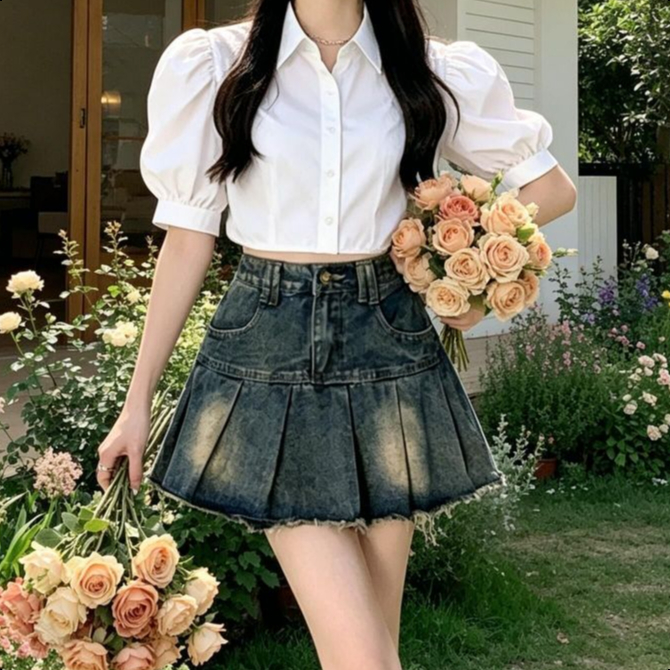 Aurae S-6XLกระโปรงยีนส์สั้นสไตล์วินเทจ ดีไซน์ขอบผ้าสึก เอวสูง ลูกฟูกสองชั้น รูปตัวA มีกางเกงในป้องกันการโชว์ภายใน