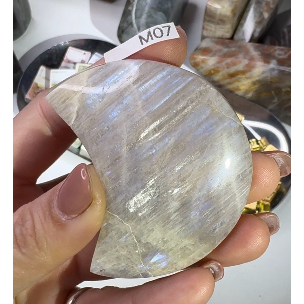 มูนสโตน (Moonstone) หินแห่งความรัก เสน่ห์ และความโชคดี ปกป้องคุ้มครองนักเดินทาง(ได้ชิ้นที่โพส)