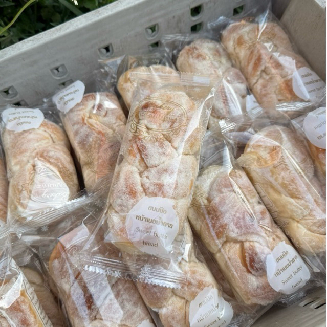 สินค้าพร้อมส่ง ขนมปังช.เจริญ ขนมปังหน้าน้ำตาล รสหวานทานง่าย ( เซ็ต 5-10 ชิ้น )