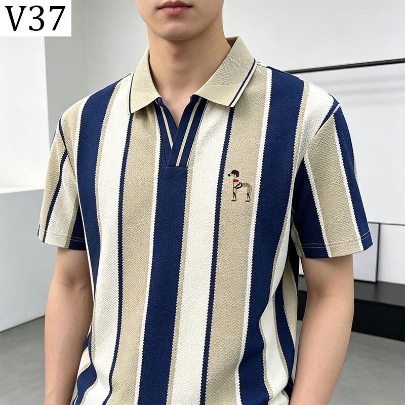 V37 เสื้อโปโลแขนสั้นสำหรับผู้ชาย ลายทางแนวตั้ง ปักลายสุนัข ผลิตจากผ้าที่สวมใส่สบาย