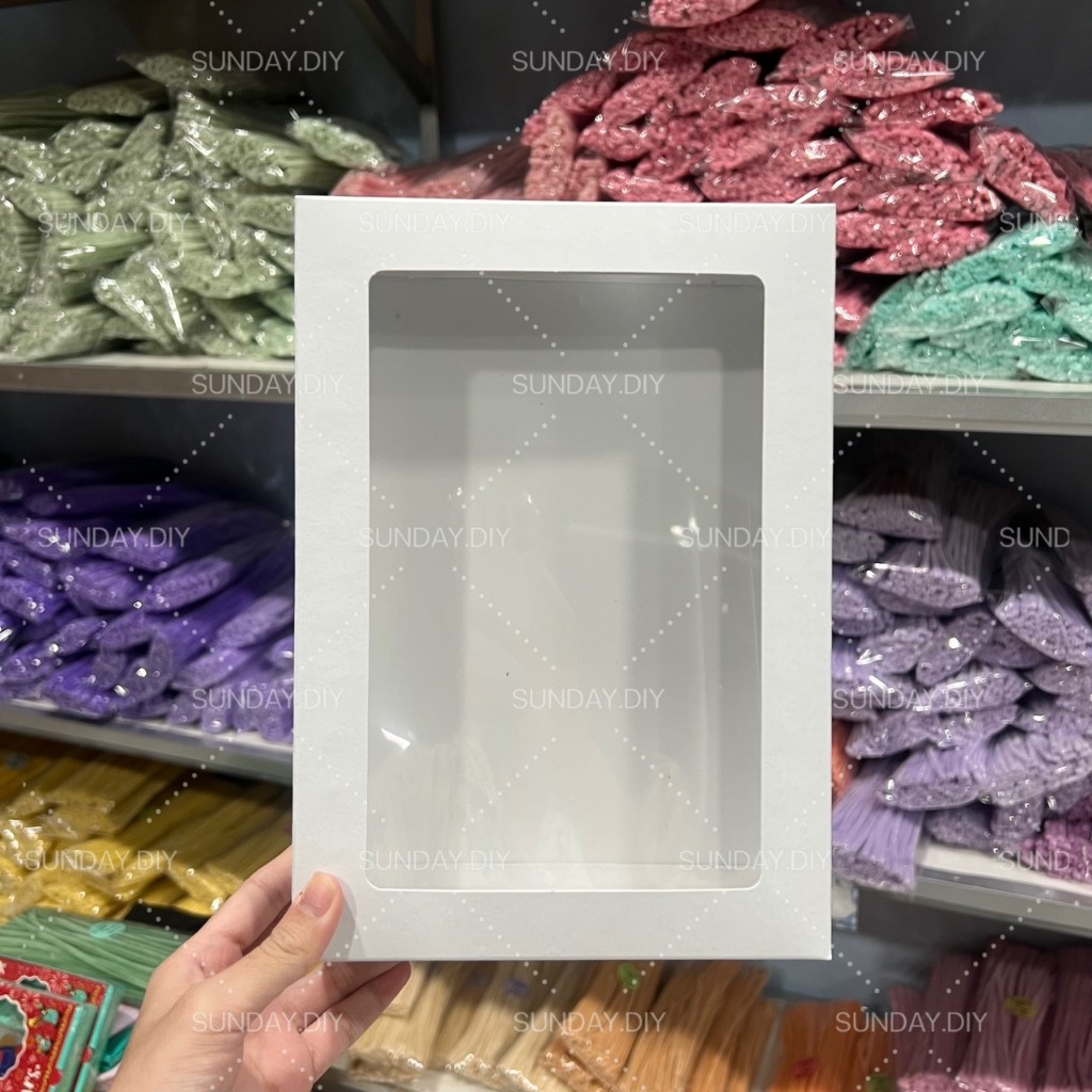 กล่องเจาะหน้า กล่องใส่พวงมาลัย 18.5×26×4.5cm แพ็ค10ใบ กล่องของขวัญ ส่งจากไทย