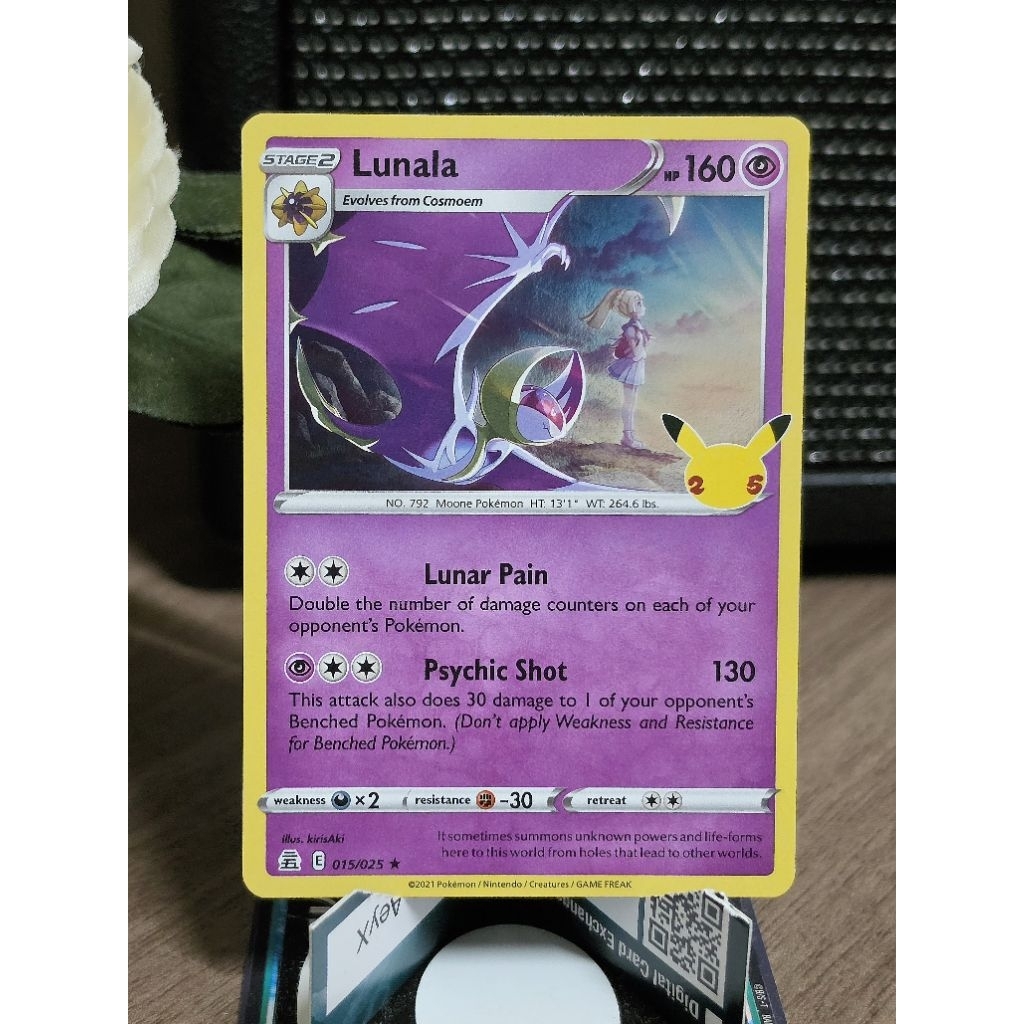 การ์ด Pokemon Lillie's Lunala 015/025 ☆ Celebrations Promo 25th Anniversary Pikachu Stamp Holo [ENG]