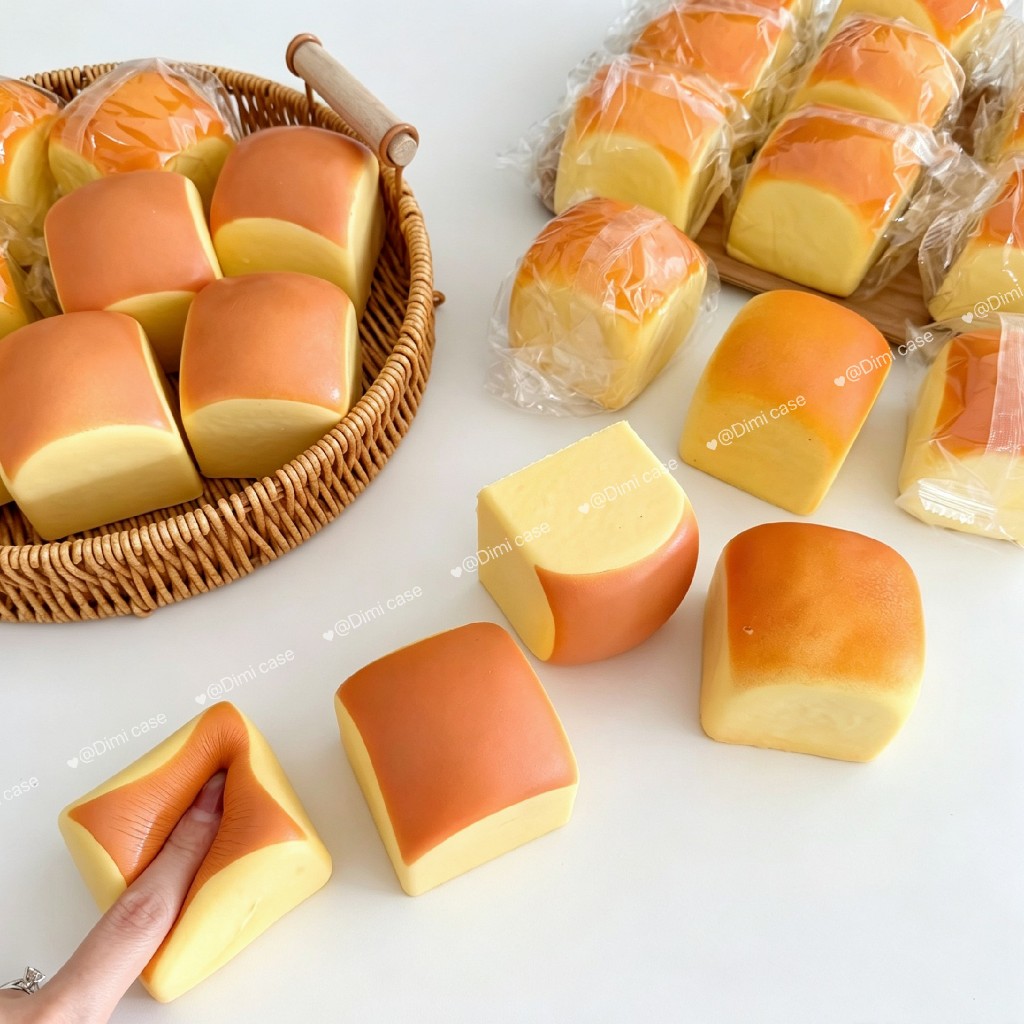 ขนมปังก้อน ลายสกุชชี่ หอมนุ่ม ของเล่นสำหรับเด็ก พร้อมส่ง squishy ของเล่นสำหรับเด็ก คลายเครียด
