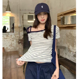 YOYO พร้อมส่ง🌈เสื้อยืดลายทางไหล่ลาดข้างเดียว🌈มีเชือกผูกตกแต่ง รัดสัดเอว แต่งคู่กับกางเกงกว้างได้ สไตล์สาวเกาหลีประจำวัน
