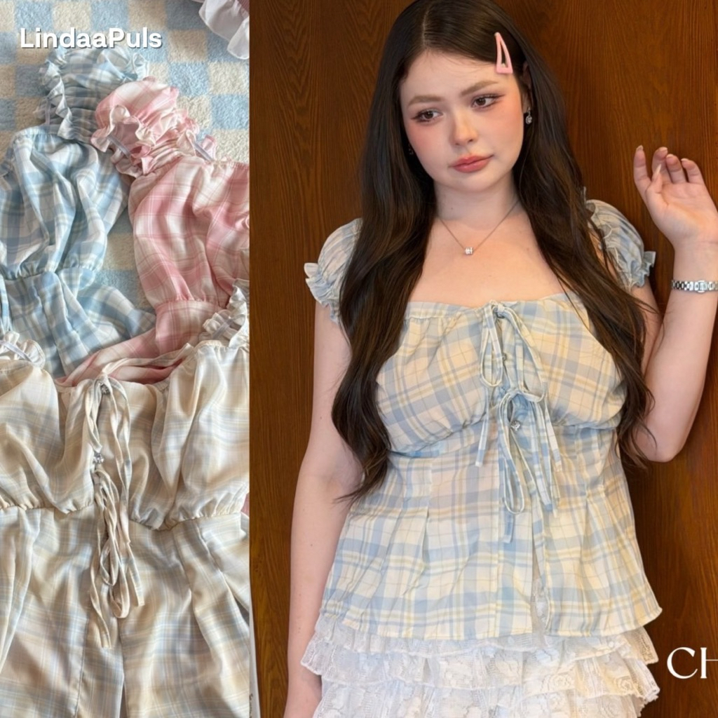LindaaPlus--𝑴𝒂𝒓𝒔𝒉𝒎𝒂𝒍𝒍𝒐𝒘 🍭เสื้อสายเดี่ยว ทรงแขนตุ๊กตา ผ้าลายสก็อตเนื้อนิ่ม โทนสีน่ารัก แต่งชือกผูกอก กระดุมใช้งานได้จริง