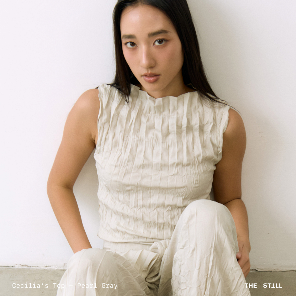 The Still - Cecilia's Crinkled Pleated Top - เสื้อพลีทอัดยับ แขนกุด ดีเทลคอปาด