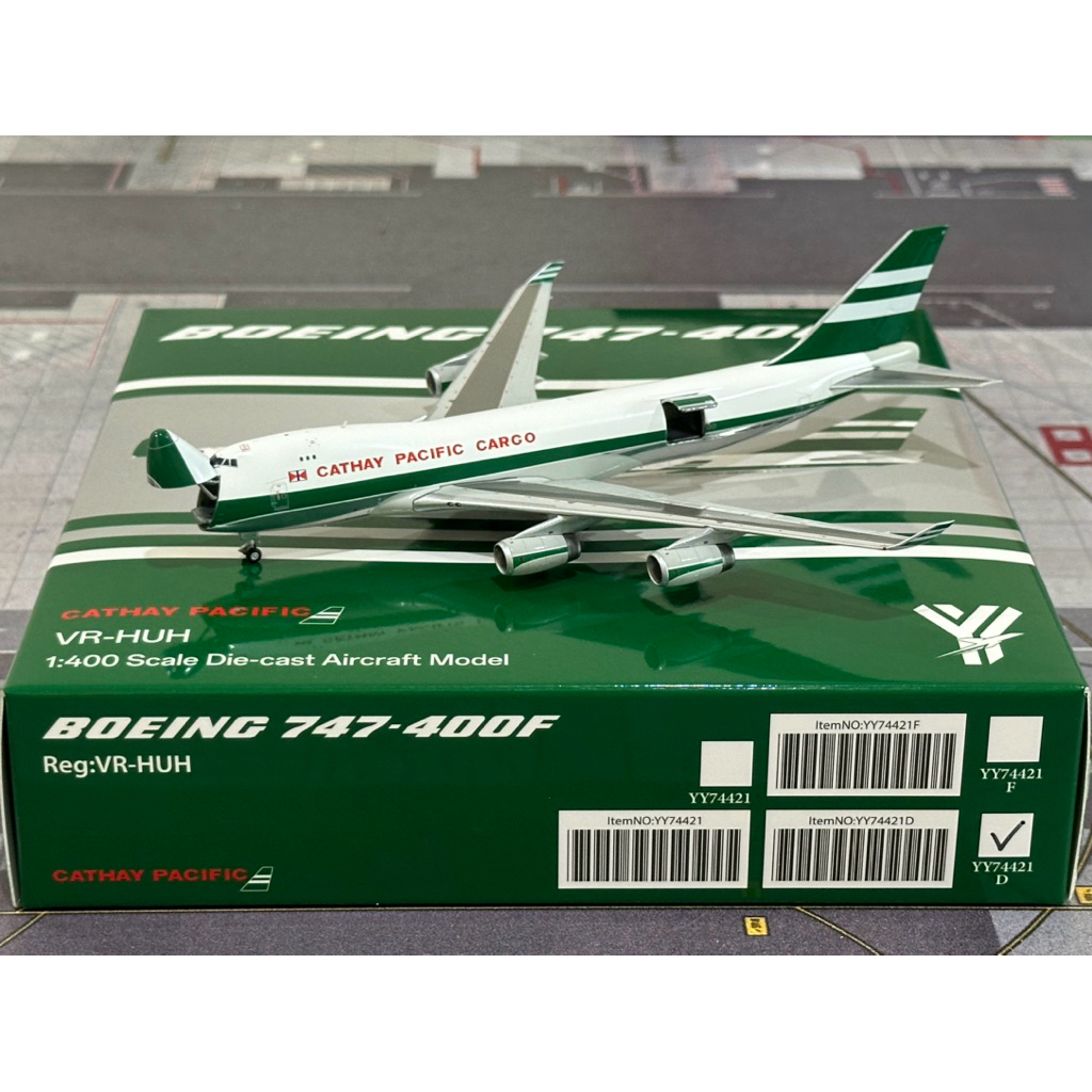 โมเดลเครื่องบิน Cathay Pacific Cargo Boeing 747-400F VR-HUH (Interactive Series) Scale 1:400 By YY W