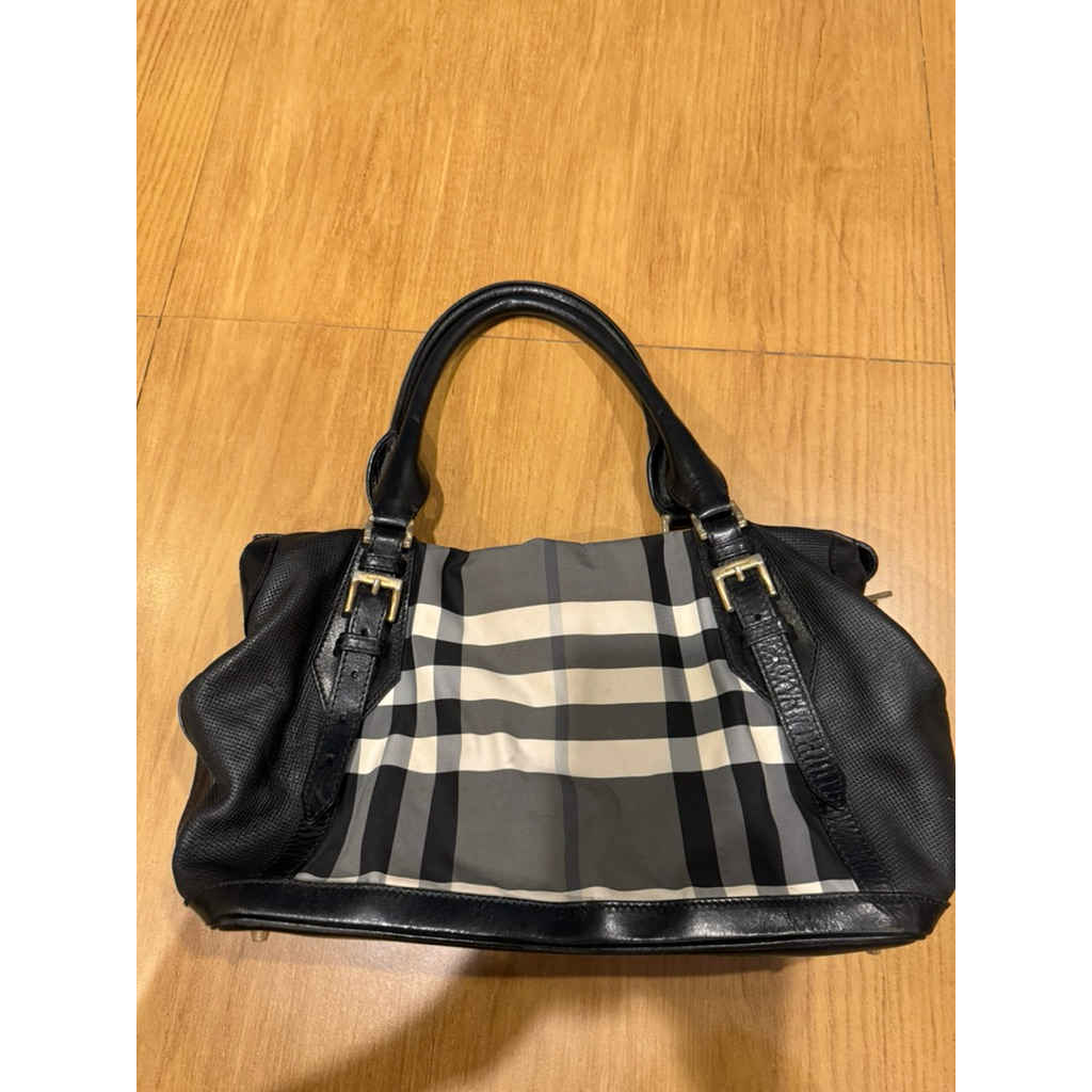 กระเป๋าถือ Burberry มือสอง ของแท้