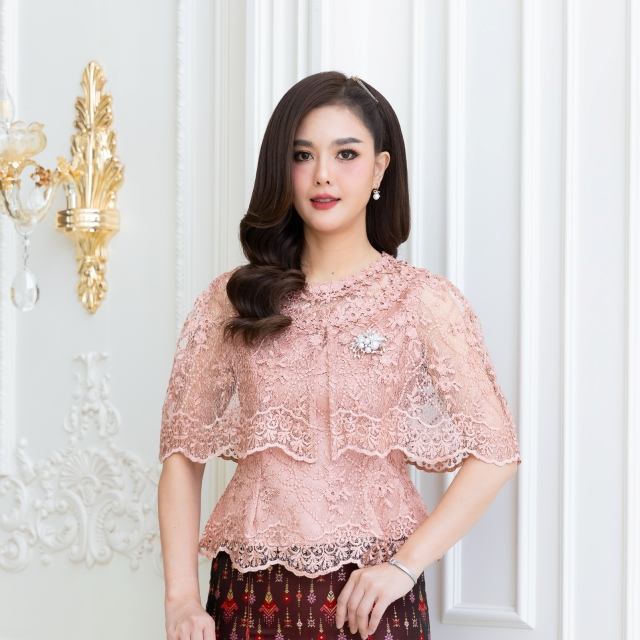 CHANIDA เสื้อลูกไม้ ทรงคลุมไหล่ ระบายรอบตัว ทรงสวยมาก งานคุณภาพ (รหัส 1086) *ราคาเฉพาะเสื้อ*