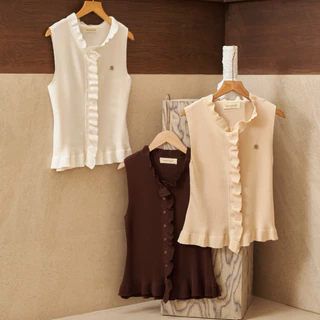 เสื้อดีเทลขอบระบาย รุ่น Roslyn Wine (A68)