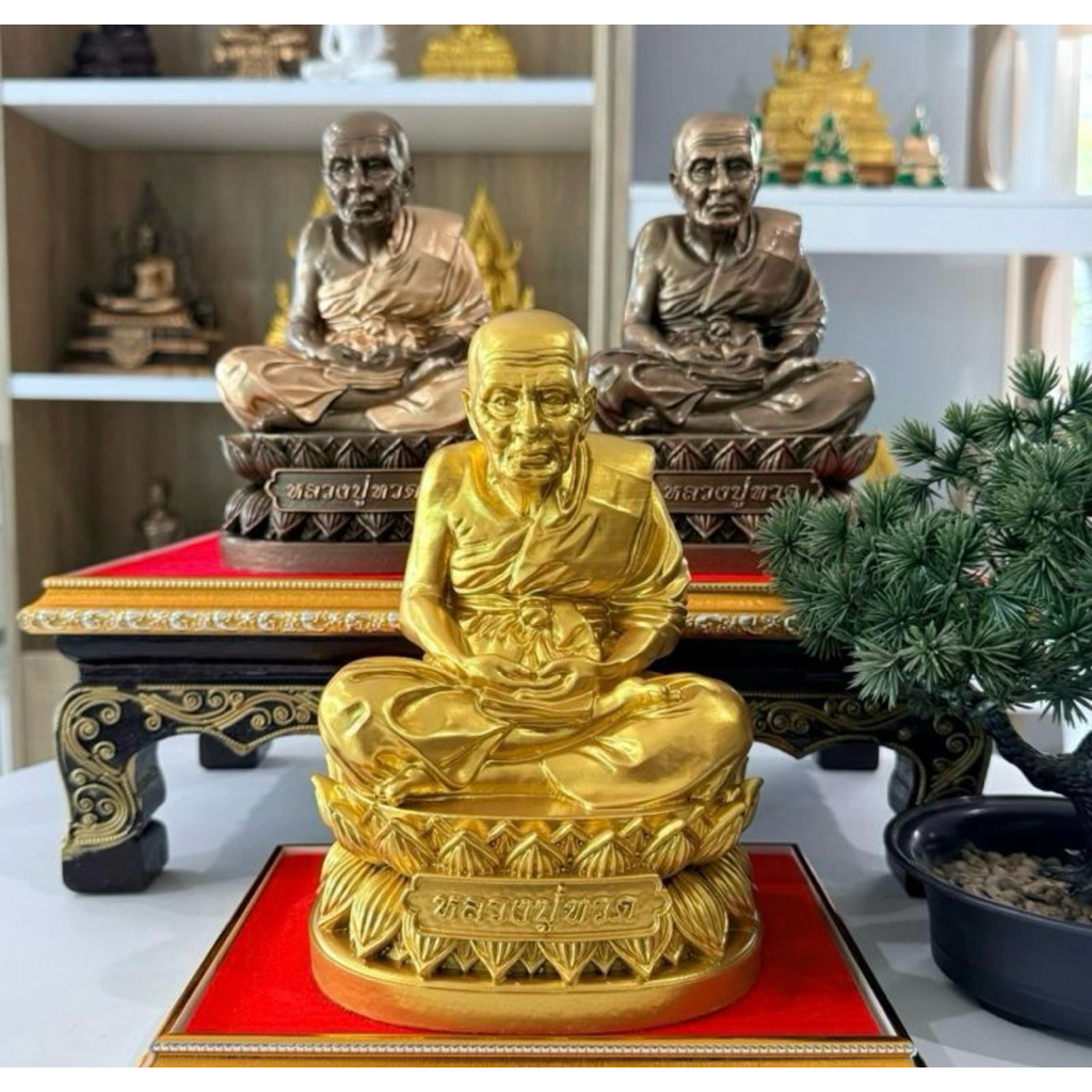 หลวงปู่ทวดเเร่เหล็กน้ำพี้ขนาดฐาน 5 นิ้ว หน้าตัก5 นิ้ว สูง 9 นิ้ว แถมฟรีฐานรอง