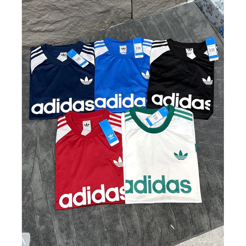 เสื้อยืดแฟชั่น เนื้อผ้ากีฬา สกรีนลายหน้าอก ช่วงแขนแต่งแถบตาข่าย