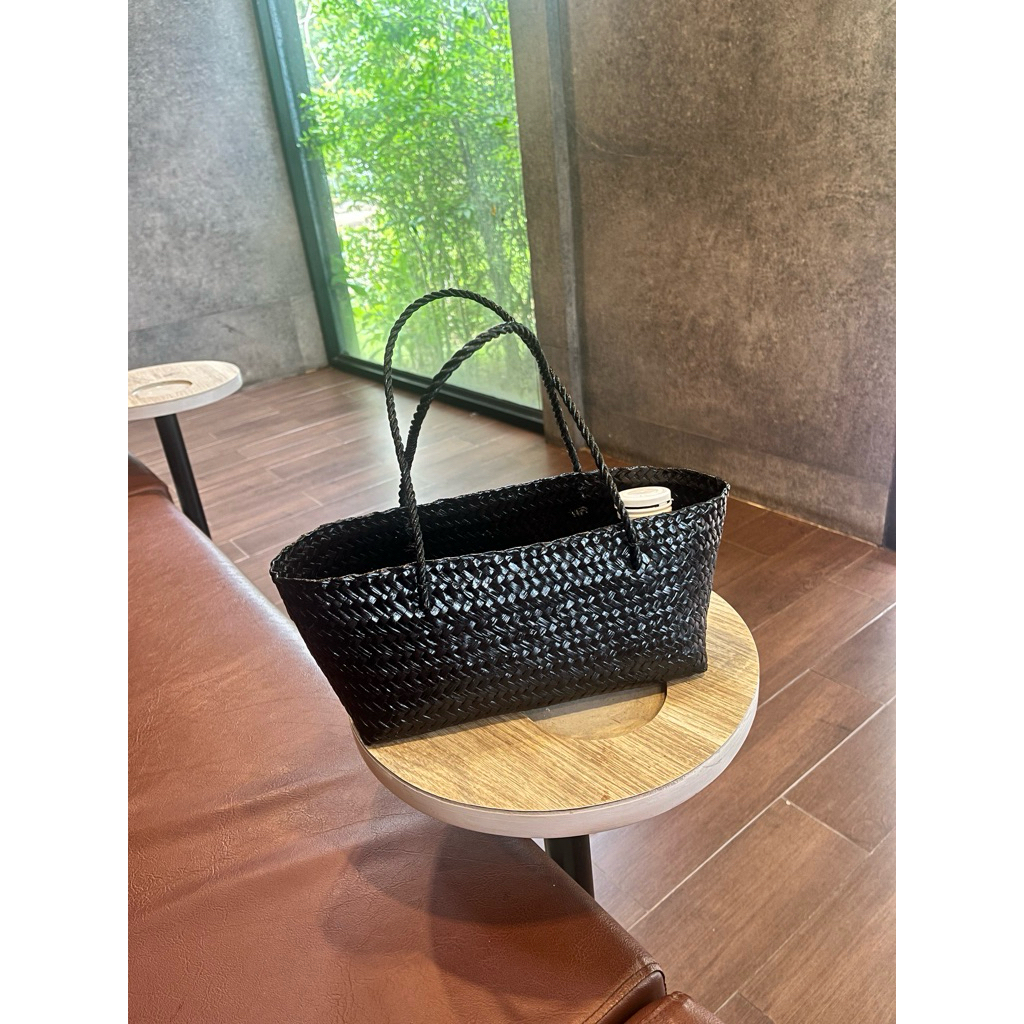 (พร้อมส่ง) small Black Mini  (New) กระเป๋าสานกระจูด