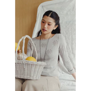 Brisa Knit Top [Pre-order ทุกสีทุกไซส์ จัดส่ง11กันยายน] เสื้อคอปาดแขนสามส่วน แต่งขอบ scallop ทอโลโก้แบรนด์