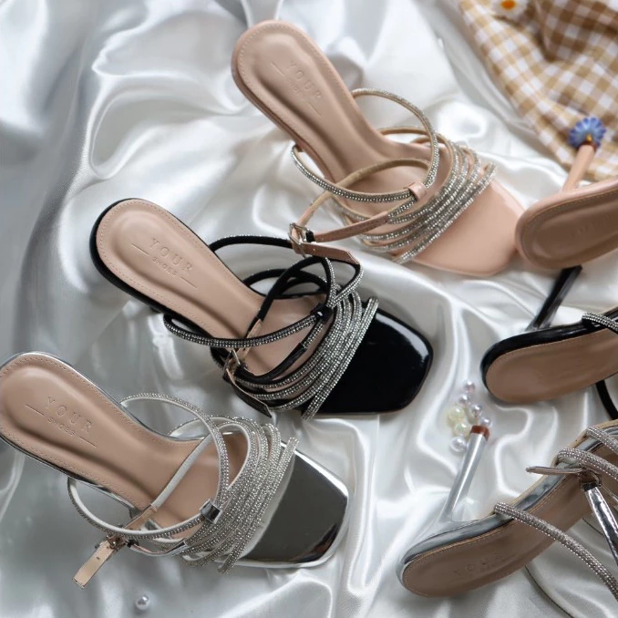 YOURSHOES B73 (เท้าอวบ +เพิ่ม 1ไซส์) / รองเท้าส้นสูง 4 นิ้ว แต่งเพชร รองเท้าผู้หญิง รองเท้ารัดข้อ