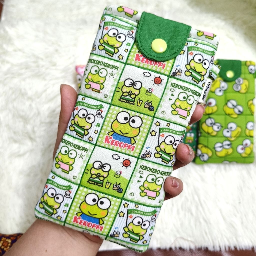 กระเป๋าใส่โทรศัพท์มือถือขนาดพกพา ยาว12ซ.ม.สูง20ซ.ม.ลายน้องกบสีเขียวลายตาราง