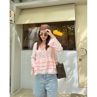 TRUFFLE SHIRT (สีจริงรูปสุดท้าย)งานเสื้อดีเทลลูกไม้ระบายชั้น คอวีลึกกำลังดี my