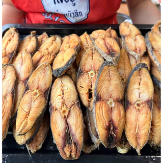 ปลาอินทรีย์เค็มทอดพร้อมทาน (จากเรือประมงพื้นบ้านอ้างศิลา)สดสะอาด ( แพ็ค 4 ชิ้น)