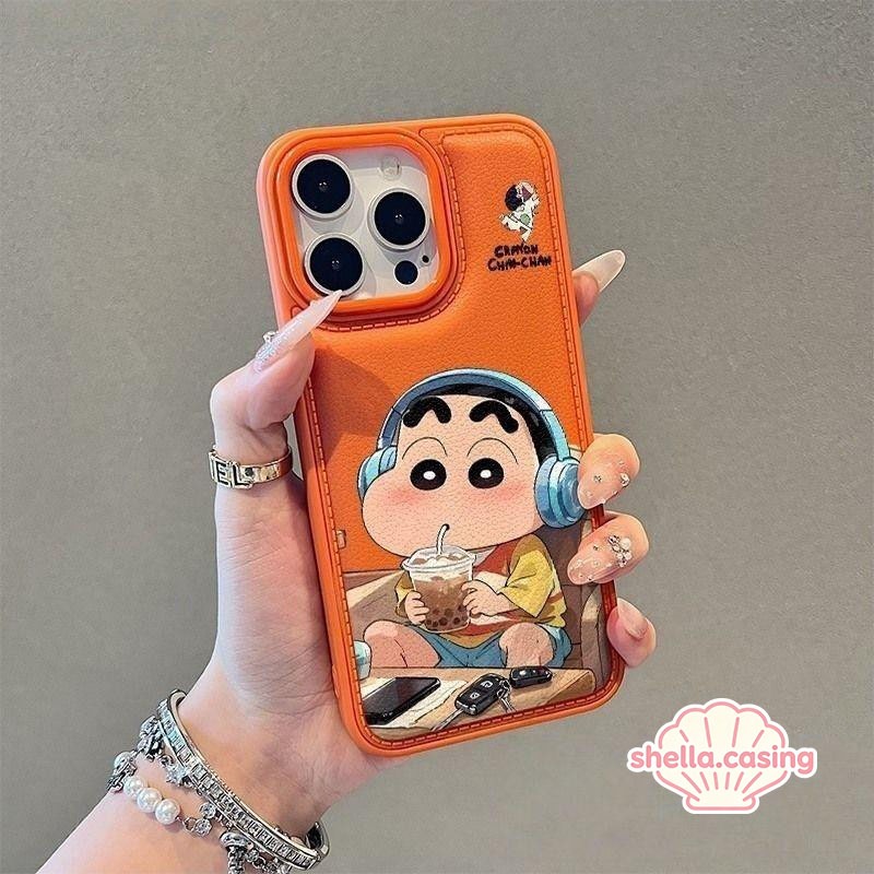 เคสโทรศัพท์หนังลายเครยอนชินจัง ใช้ได้กับ iPhone13Pro/11/12ProMax/14/15/16,X/XS/XSMax,7/8Plus ช่วยปกป้องเลนส์และกันกระแทก