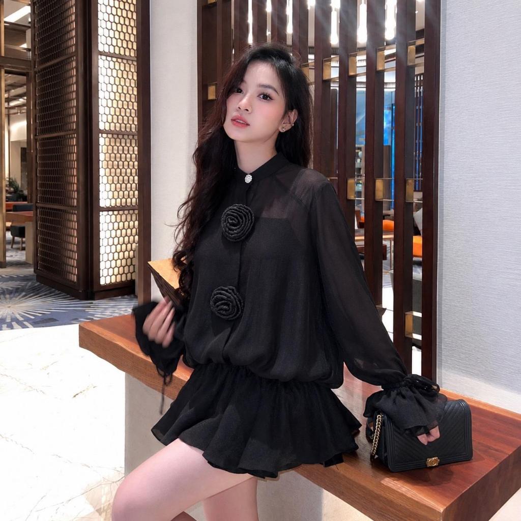 BELLITA | ''S-3XL'' Midnight Rosette Peplum Blouse | มินิเดรสแขนยาวจั้มเอว+กางเกงซับใน แต่งดอกไม้สีดำ