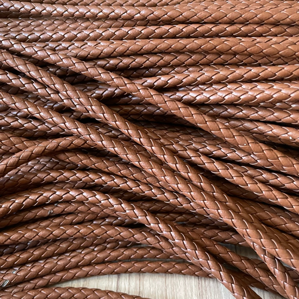 เชือกหนังเทียมถักกลม (Braided PU Leather Cord) 5 มม สีน้ำตาลคาราเมล