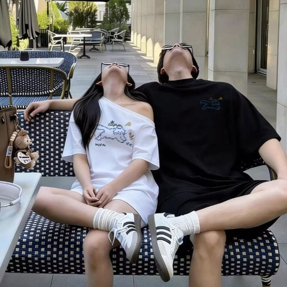 เสื้อคู่รัก เสื้อเปิดไหล่ผู้หญิง เสื้อโอเวอร์ไซซ์ผู้ชาย ลายแมวน่ารัก สไตล์เกาหลี ใส่เที่ยว คาเฟ่ โพลีเอสเตอร์ ใส่สบาย