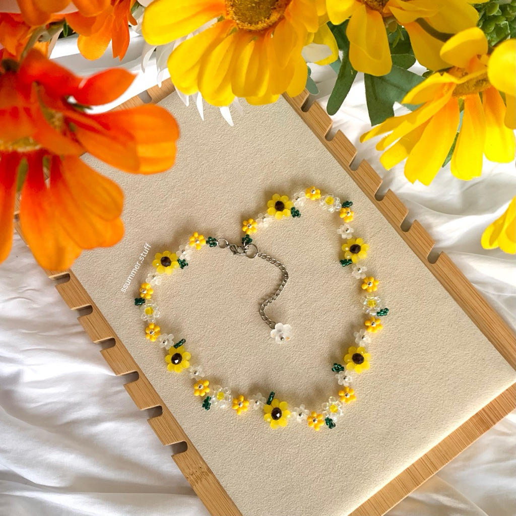 ☀️Summer Glow beaded jewelry✨: สร้อยลูกปัดดอกไม้ ธีมดอกทานตะวัน สร้อยดอกทานตะวัน Nature-inspired