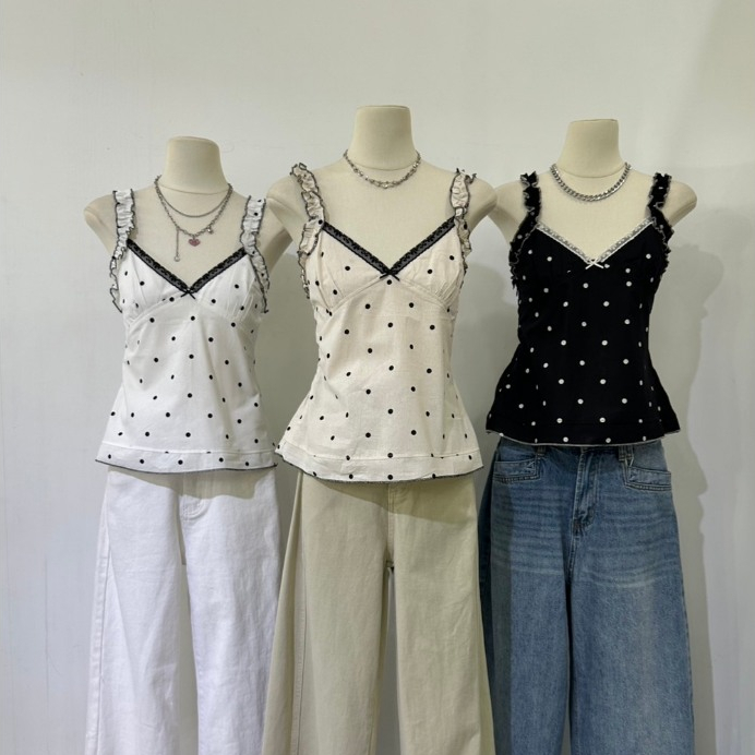 M2225 เสื้อสายเดี่ยวลายจุด ดีเทลสายระบายสุดเก๋ จะสายหวานหรือสายฝอก็เอาอยู่ ผ้าดี ทรงสวย ใส่แล้วผอมเพรียวแน่นอนค่ะ