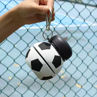 【พร้อมส่ง】⚽ ขวดน้ำซิลิโคนพับได้ 550ml ลายฟุตบอล หมุน 360° ไม่รั่ว พกพาสะดวก ดีไซน์สร้างสรรค์ สไตล์ฟุตบอลโลก โดนใจสายสปอร
