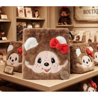 ถุงผ้าหูรูดลาย Monchhichi ขนาด 20×21cm ใส่สตางค์ เครื่องสำอางค์พกพา แบตสำรอง วัสดุทำจากผ้ากำมะหยี่ ราคา 109​ บาท