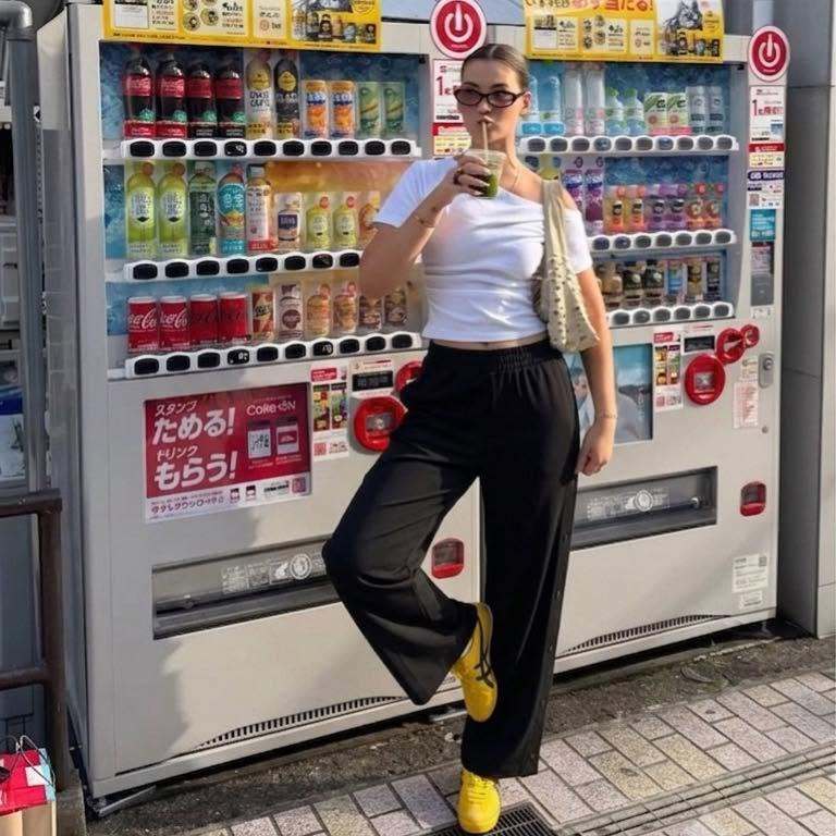88 OUTLET📍OYSHO กางเกงขายาวเอวยางยืดแต่งกระดุมแป๊กด้านข้าง ความสบายของเนื้อผ้ายกให้แบรนด์นี้  🛍️พร้อ