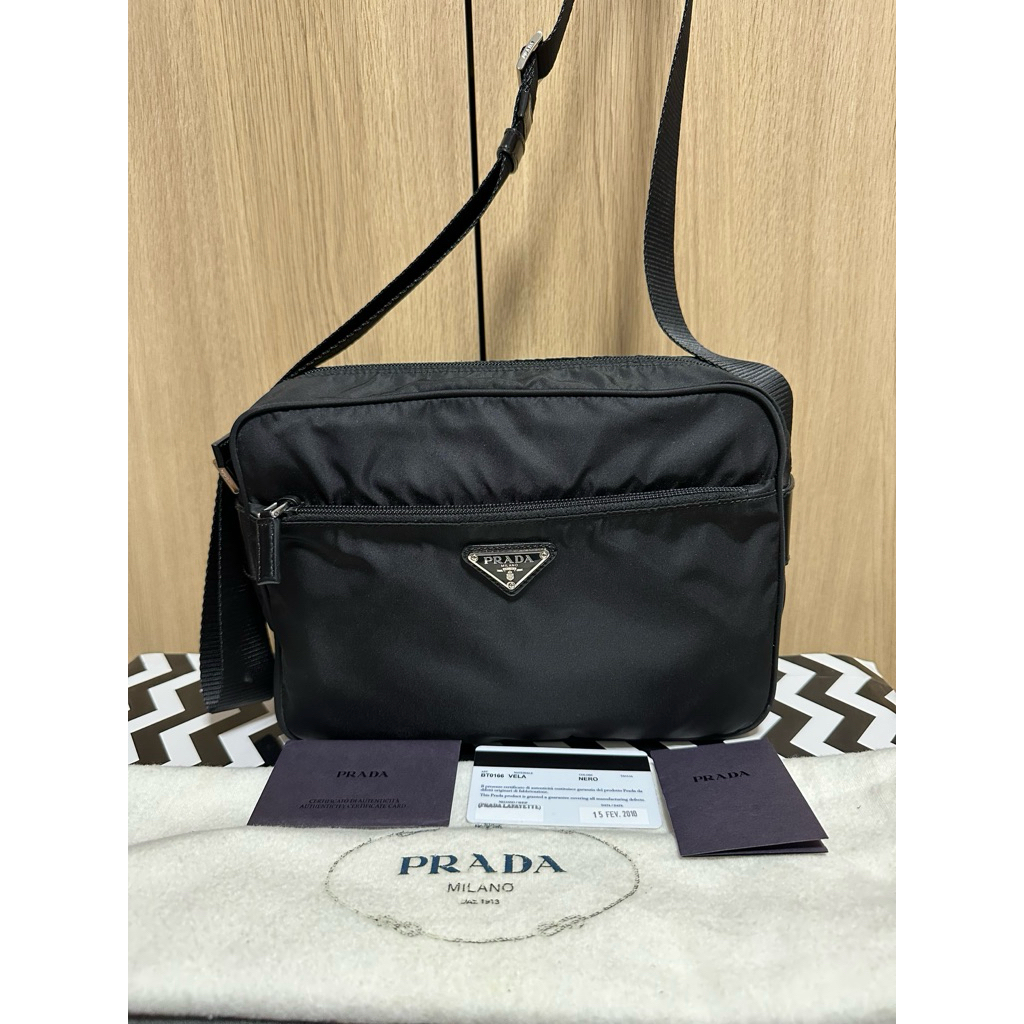 กระเป๋าสะพายข้าง Prada รุ่น Camera Bag อปก. ครบ