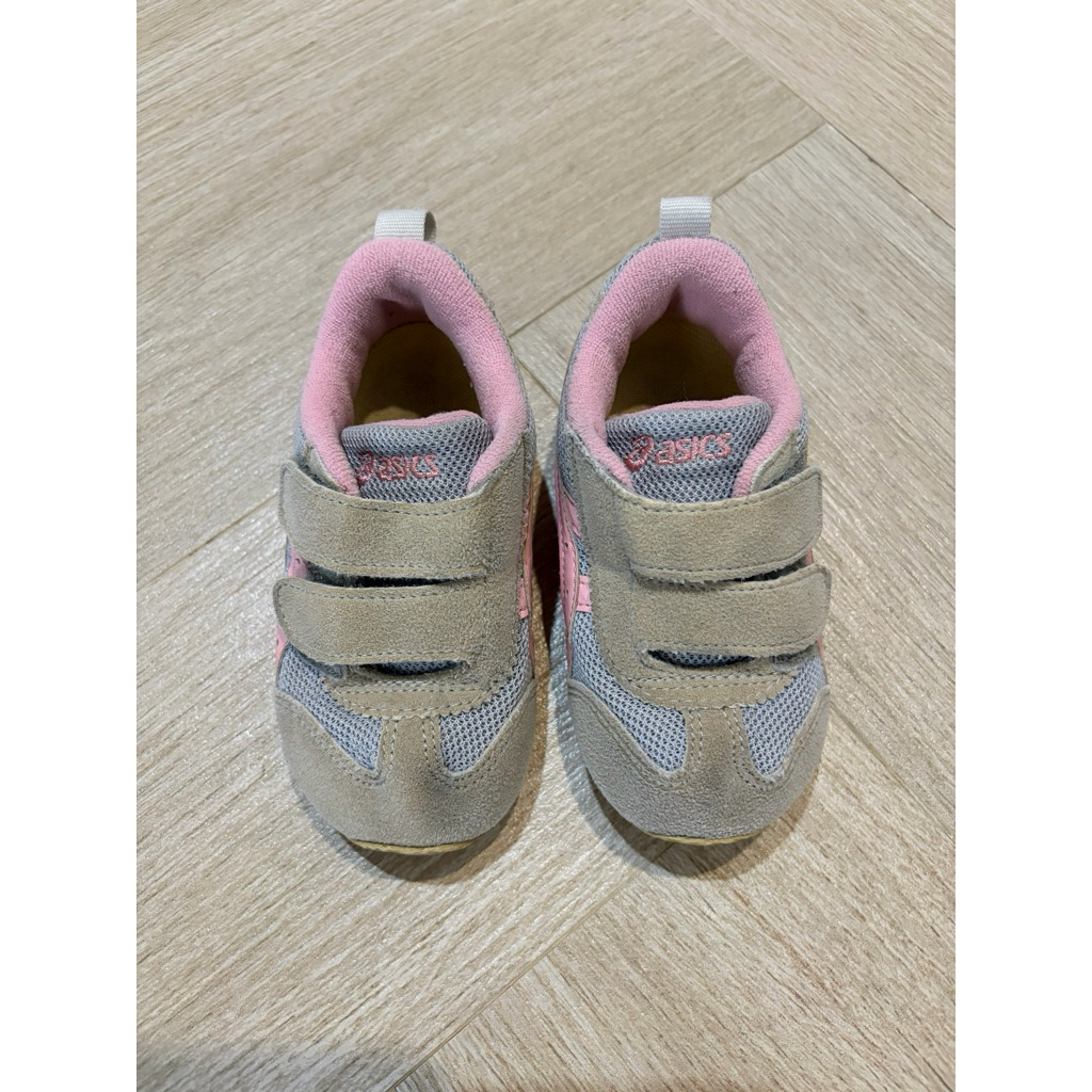 รองเท้า asics size 14cm (US K6, EU 22.5)
