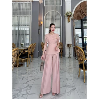THE CLOSETA :LB615 ชุดเซ็ทเสื้อแขนสั้แต่งชายเสื้อระบายเฉียงแถมเข็มกลัดกุหลาบสีทอง กางเกงขายาวเข้าชุด