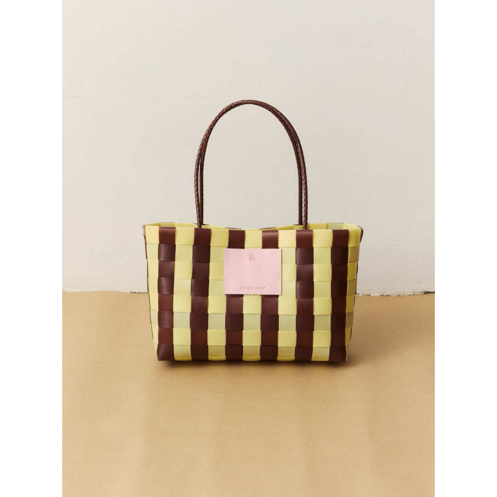 Pudee Malt Basket Bag กระเป๋าพลาสติกสานใบใหญ่