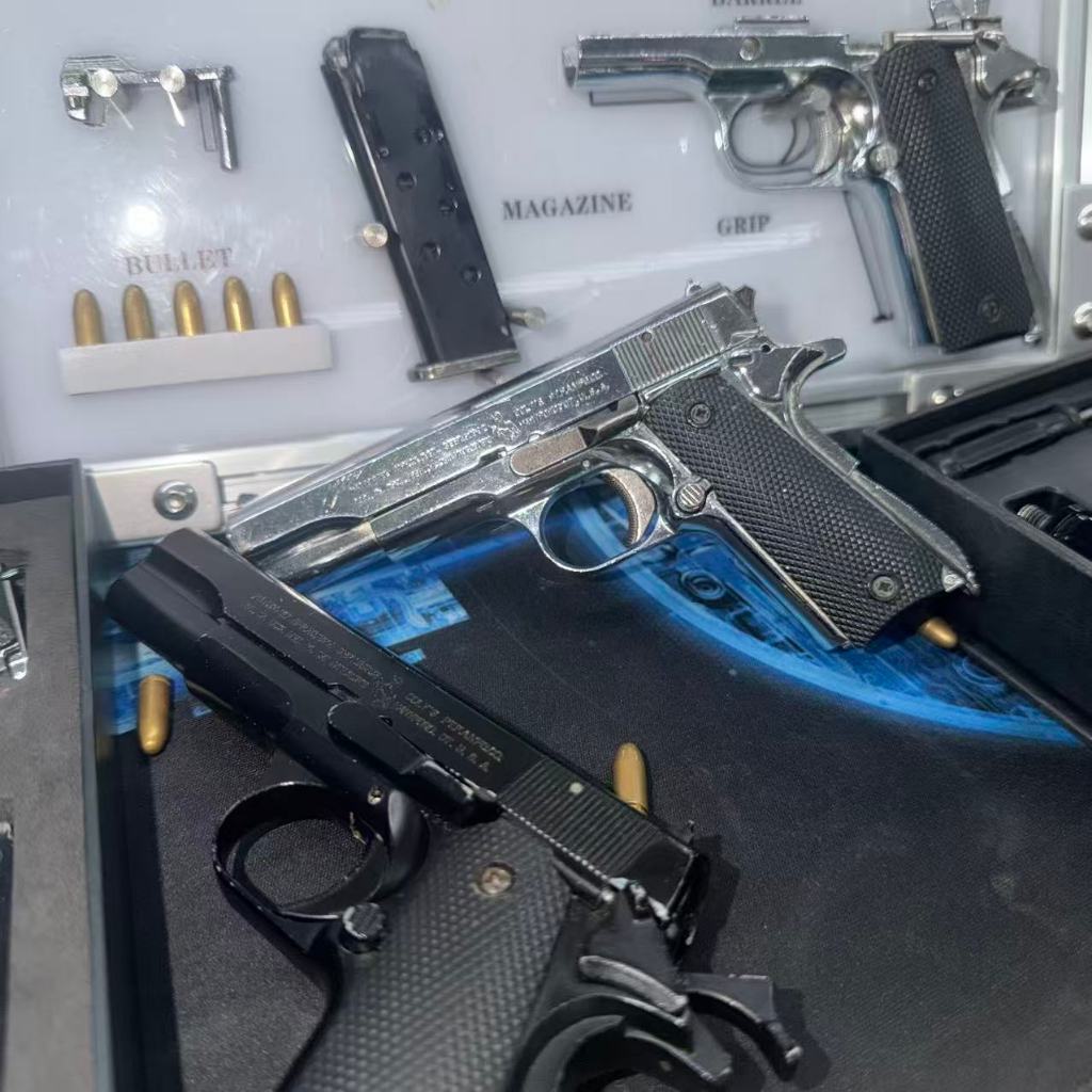 ดีลจำกัดเวลา พร้อมส่งเลย โมเดลจำลองสมจริงสไตล์ทหาร Colt M-1911 1911 1:2.05 รุ่นใหม่2026 ตกแต่งรถมอเตอร์ไซค์ พวงกุญแจสะ